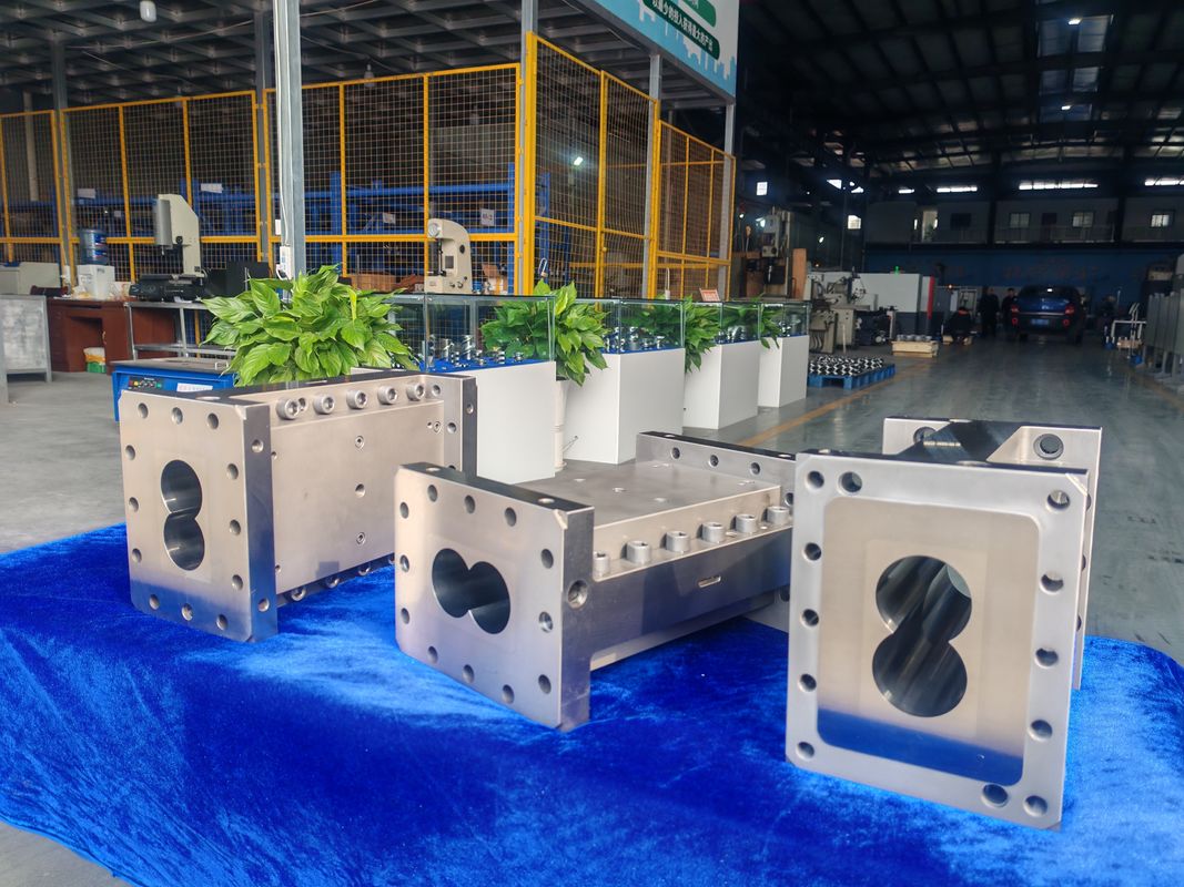 CTE 75 Barils Personnalisés pour Extrudeuse Bimastère dans une Ligne d'Extrusion Plastique