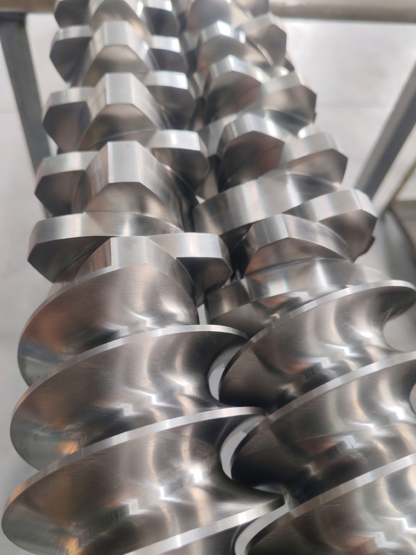 Éléments de vis d'extrudeuse à double vis STS 95 avec certification ISO 9001 et options personnalisées