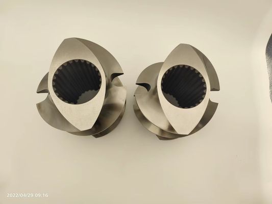 Les vis à extrudeuse à double vis W6Mo5Cr4V2 / 38CrMoAla / HIP pour les machines WP et STS
