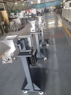 Parties de la machine à extruder à double vis co-rotationnelle Segment de vis d'arbre Baril et alimentateur latéral