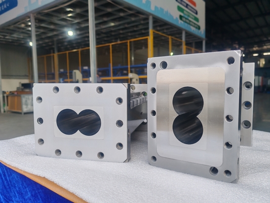 Canons en alliage personnalisés pour extrudeuse à vis jumelées dans une ligne d'extrusion plastique
